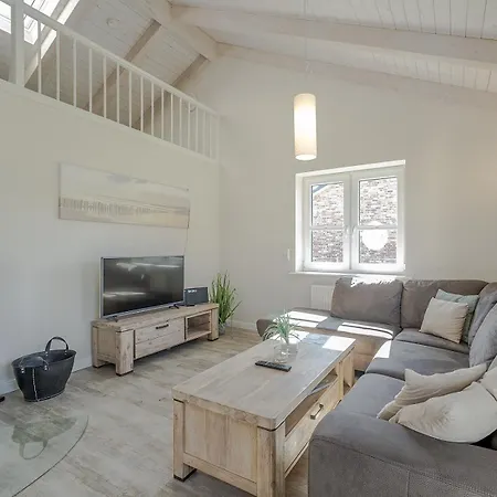 בית נופש Charlie Mit Terrasse Und Kamin *